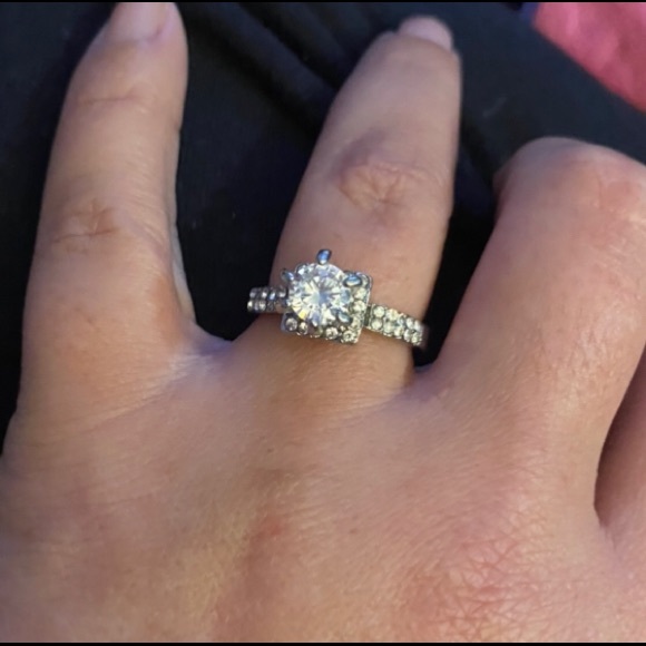 Stunning Brand New Silver CZ Ring - Picture 2 of 3